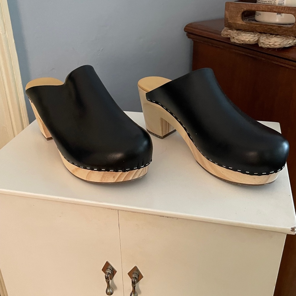 Nisolo Black All-Day Heeled Clog